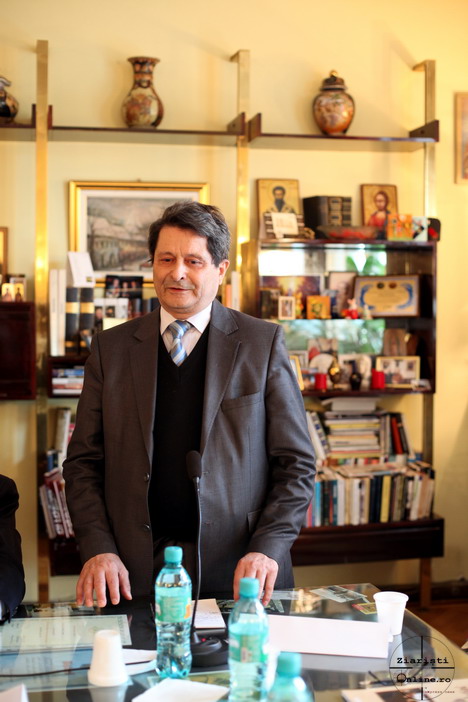 Ioan Chiper In Memoriam Florin Constantiniu la INST - Foto Ziaristi Online